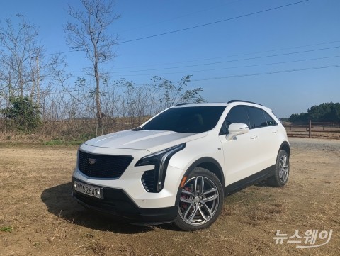 캐딜락 XT4, 엔트리급 스펙 초월···‘젊은 럭셔리’에 ‘착한연비’까지
