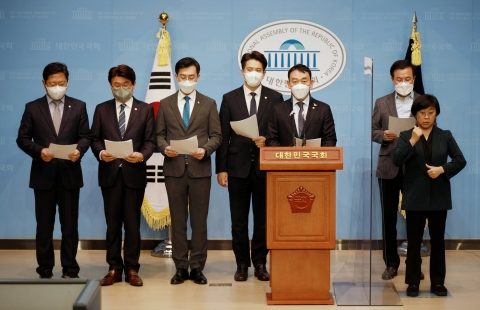 與 초선들 “정치 개혁 필요···피선거권 하향· 국회의원 3선 제한하자”