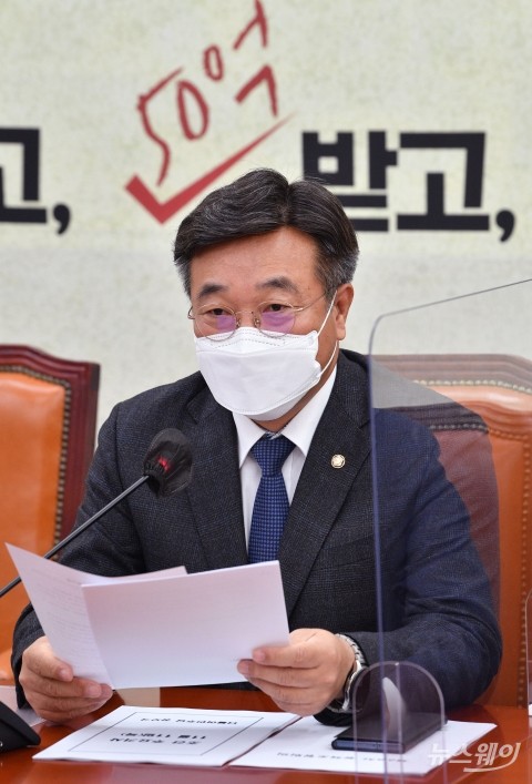 윤호중 “윤석열 부부 나란히 조사 받는 일 멀지 않아”