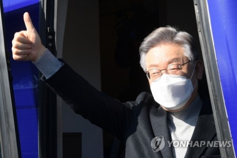 이재명, ‘매타버스’ 타고 민심 대장정···“듣고 또 듣겠다”