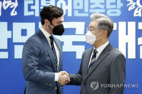 이재명, 美 상원의원 만나 “일본에 한국 합병된 이유, 미국 승인 때문”