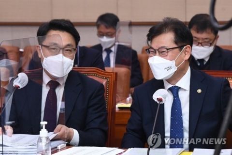 여야, 법사위서 ‘공수처 차장-국회의원 통화’ 놓고 날 선 공방