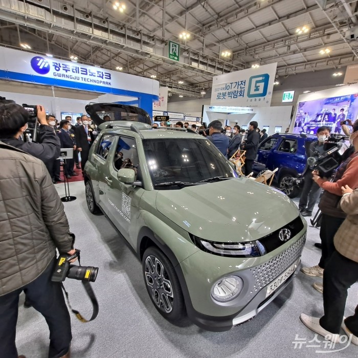 18일부터 3일간 광주 김대중컨벤션센터에서 열리는 ‘2021국제그린카전시회’에 전시된 캐스퍼. 사진=김정훈 기자