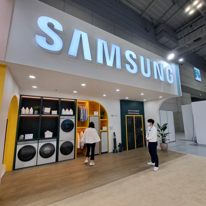 삼성전자는 18일부터 3일간 광주 김대중컨벤션센터에서 열리는 ‘국제사물인터넷(IoT)가전로봇박람회’에 비스포크 가전 전시장을 꾸렸다. 사진=김정훈 기자