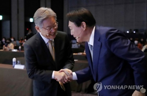 여야 후보 ‘정책 대결’···李 “전환성장으로 위기 극복” vs 尹 “새 리더십 필요”