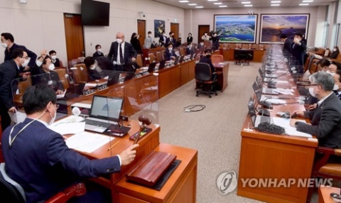 국회 국토위 고성 속 파행···‘대장동 방지법’ 놓고 여야 충돌