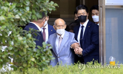 전두환 사망···李 “내란 학살 주범”, 尹 “정치 이야기 시의적절하지 않아”
