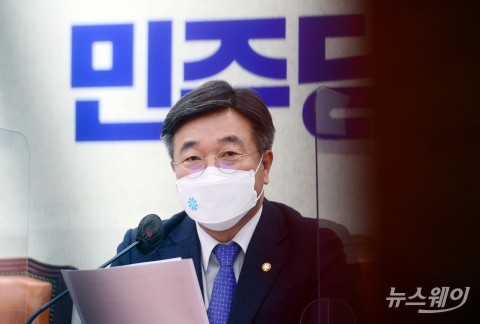 윤호중 “尹, 혐오병자 노재승 애써 못 본 척···극우에 손 뻗는 행위”