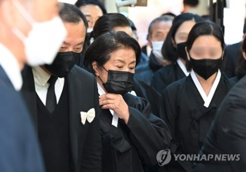 전두환 유해, 연희동 자택 임시안치···“5·18 사과한 것 아니다”