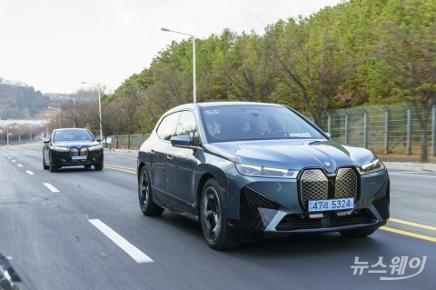 BMW iX, 럭셔리 순수 전기차···‘7년 기다린 보람 있네’