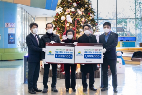 인천어린이과학관, 크리스마스 트리 점등···케플러접시 모금액 전달도