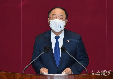 홍남기 “경제상황 가늠지표 연달아 발표···치밀하게 대비해야”
