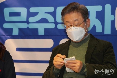 이재명 던진 ‘양도세 중과 유예’···與 일부 “정책 신뢰 무너져”