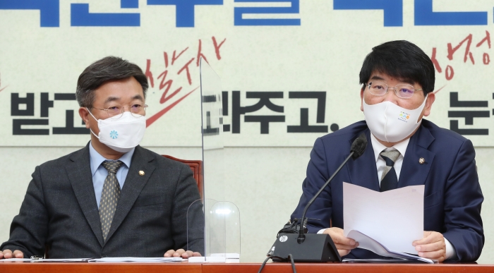 박완주 더불어민주당 정책위의장이 지난 11월 18일 국회에서 열린 정책조정회의에서 발언하고 있다. 사진/ 국회사진기자단