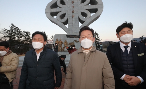 이재명, 양도세 중과 1년 유예···진성준 “동의하지 않는다”