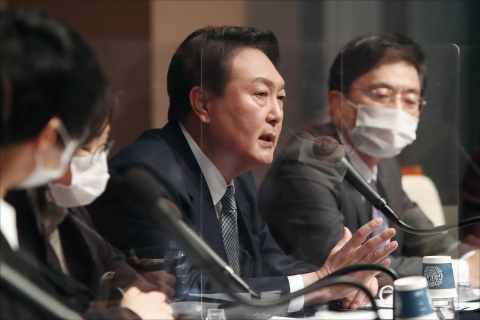 윤석열, 김건희 경력·수상 논란에 “부분은 몰라도 전체 허위는 아냐”