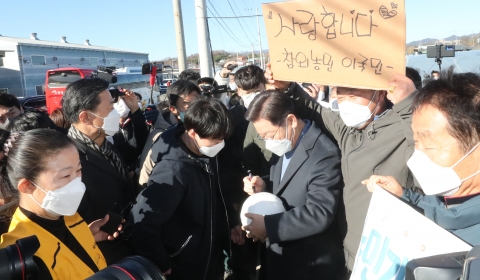 이재명, ‘사드반대’ 계란 투척 학생에 편지···“전적으로 제 책임”