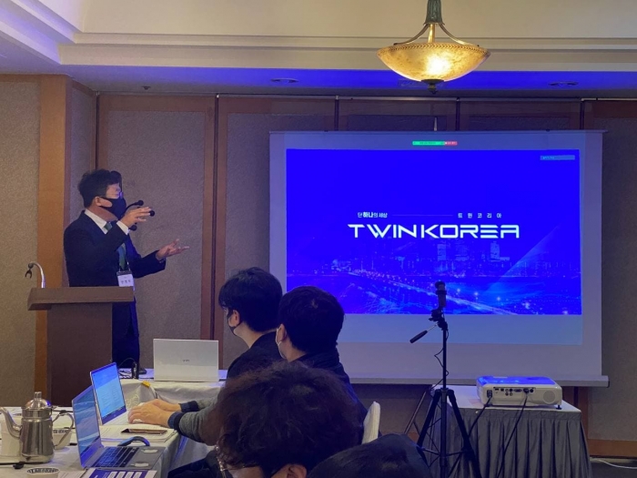 식신은 16일 낮 서울 여의도동 중식당 열빈에서 기자간담회를 갖고 전국 단위 공간 메타버스 플랫폼인 ‘트윈코리아’의 출시를 알리면서 메타버스 사업의 공식화를 선언했다. 사진=식신 제공