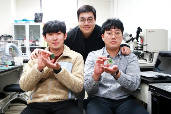 김회준 교수(가운데)와 연구진들(사진제공=DGIST)