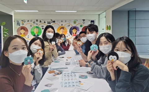 AXA손해보험, 입양대기 아동 위한 키트 기부 진행