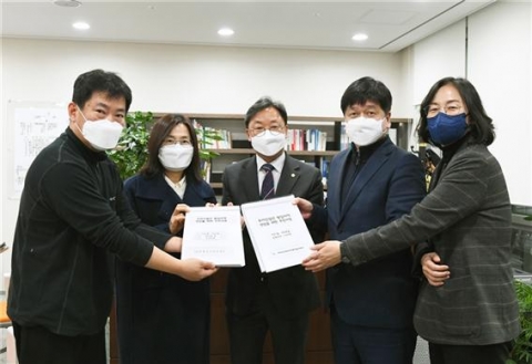 최선 서울시의원, 우이신설선 연장 촉구 건의안 시에 전달