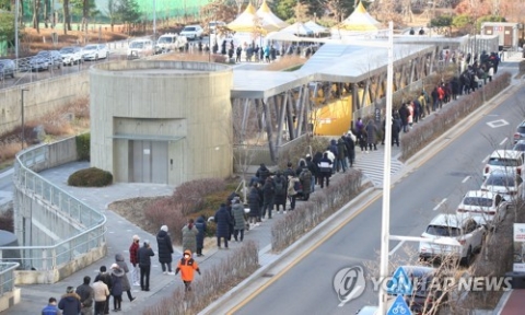 오후 9시까지 서울 신규확진자 1276명···어제보다 580명 적어