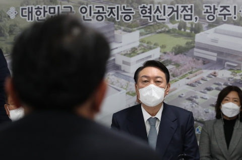 與 “극빈층은 자유 모른다” 윤석열 망언에···“1일 1비하” 맹폭