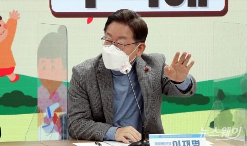 이재명, ‘토론 무용론’ 윤석열에 “민주주의 하지 않겠다는 것”