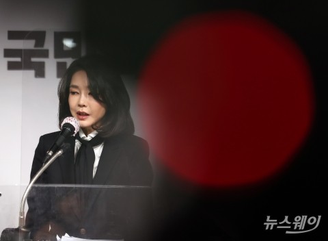 추미애 “김건희, 최순실보다 훨씬 영악··· 국힘 선거 샤머니즘에 잡혀”