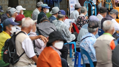 내년 노인 단독가구 월소득 180만원 이하면 기초연금 수령
