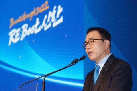 조용병 신한금융 회장, 지난해 연봉 8.5억원 수령