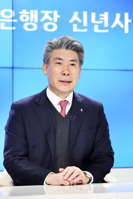 윤종원 기업은행장, 글로벌 시장 잰걸음···금융영토 확장한다
