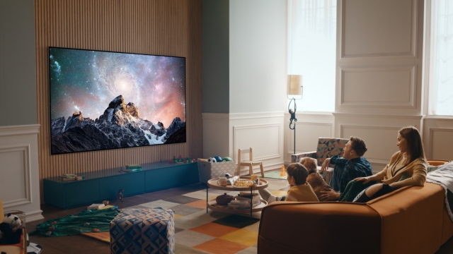 'OLED TV 10주년' LG, "프리미엄 TV는 OLED"