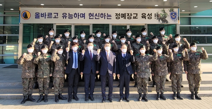 박상철 호남대 총장, 동계입영훈련 학군단 후보생 격려 기사의 사진