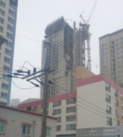 올해 1월 광주 서구 화정동 HDC현대산업개발 신축 공사 현장에서 외벽이 붕괴하는 사고가 발생했다. 사진=온라인 커뮤니티 캡처