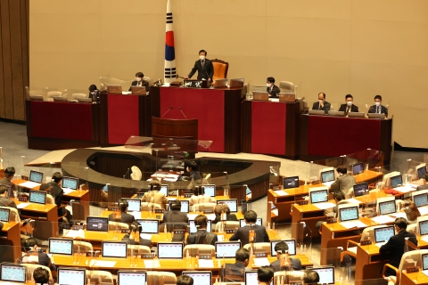 공공기관 노동이사제·만 16세 정당 가입 등···본회의 통과