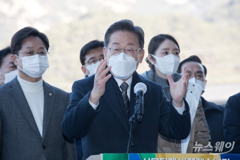 이재명, 尹 겨냥 “무속이 공적 영역 들어오면 심각한 문제″