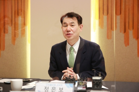 은행 예대금리차 칼 빼든 정은보···이달 규제 전면 손질