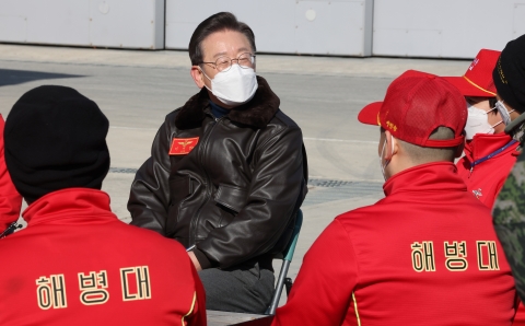 '안보 행보' 이재명 &quot;해병대 독립··· 준4군 체제로 개편&quot;