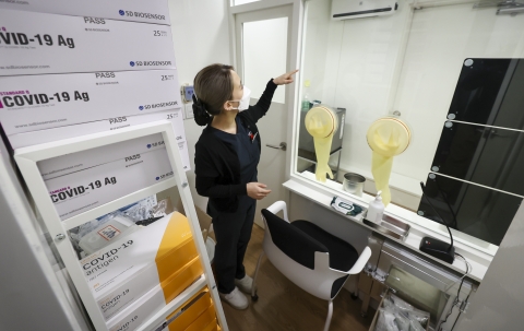 내일부터 동네병원서 코로나 검사·치료···진단체계 전환