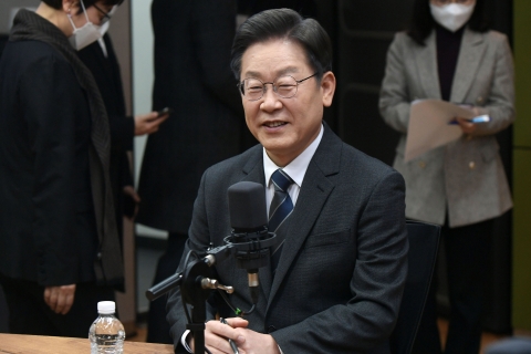 尹 겨냥 이재명 &quot;사드 수도권 방어 도움 되겠나&quot;