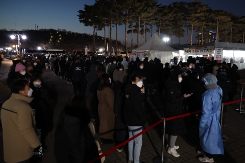 오후 9시까지 1만7920명 확진···어제보다 2085명↑