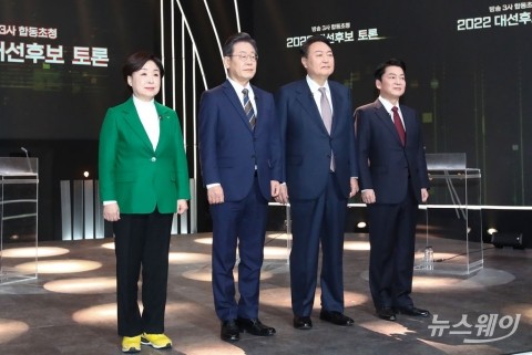 첫 TV토론 뒤 여론 조사 &quot;尹 37.2% 李 35.1% 安 8.4%&quot;