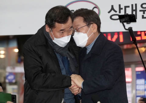 '구원 등판' 이낙연 &quot;대선까지 많은 것 바꿀 수 있어&quot;, 이재명 &quot;든든하다&quot;