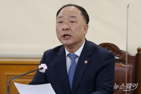 홍남기 &quot;기후변화, 각국 산업구조 고려해 대응해야&quot;