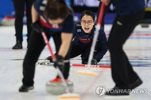 한국 컬링 대표팀이 12일 러시아올림픽위원회와의 경기에서 9대5로 승리했다. 사진=연합뉴스 제공