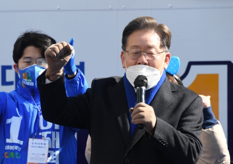 이재명 &quot;당선되면 추경·긴급재정명령 발동해서라도 40~50조원 방역 피해 책임&quot;