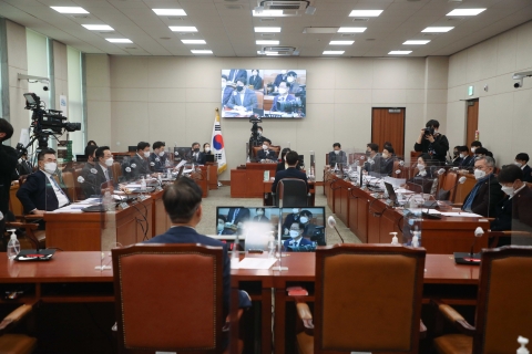 여야 법사위 설전···&quot;김건희씨 체포영장 발부&quot; vs &quot;대장동 주범 밝혀야&quot;