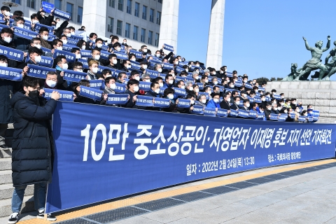 이재명 &quot;자영업자 지지, 기쁨보다 송구···여름 전 지역화폐 확대 발행&quot;