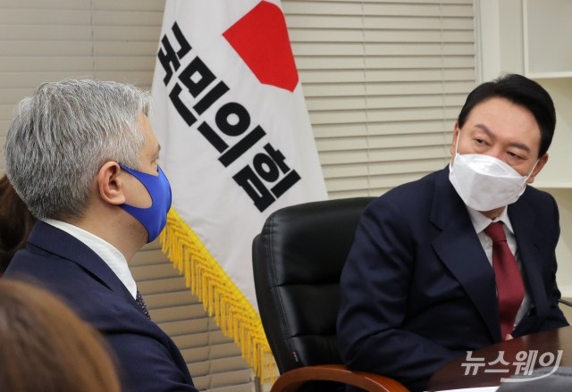 우크라 대사 윤석열 후보에 "생명을 지키기 위한 방탄조끼와 헬멧 요청"